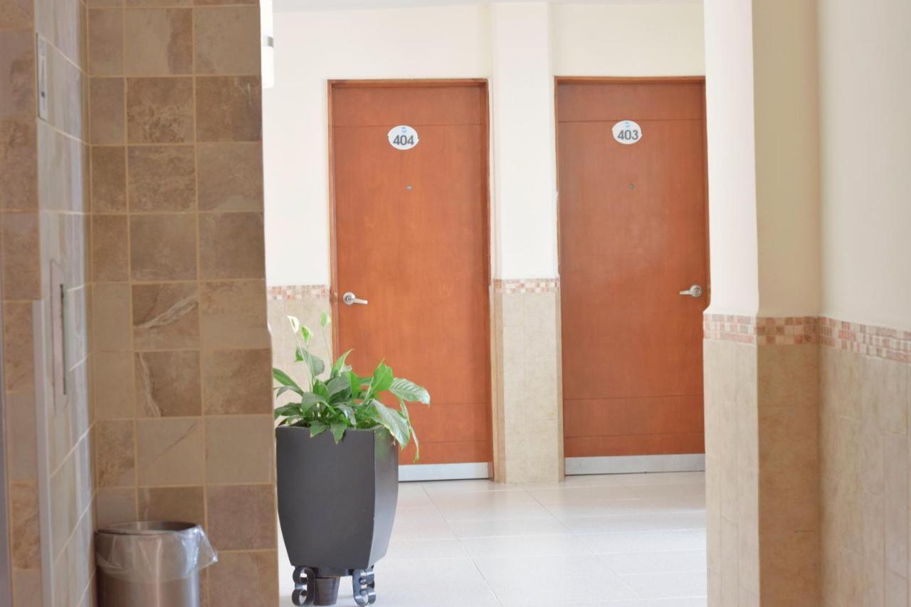 Hotel Niza Zona Piel 莱昂 外观 照片