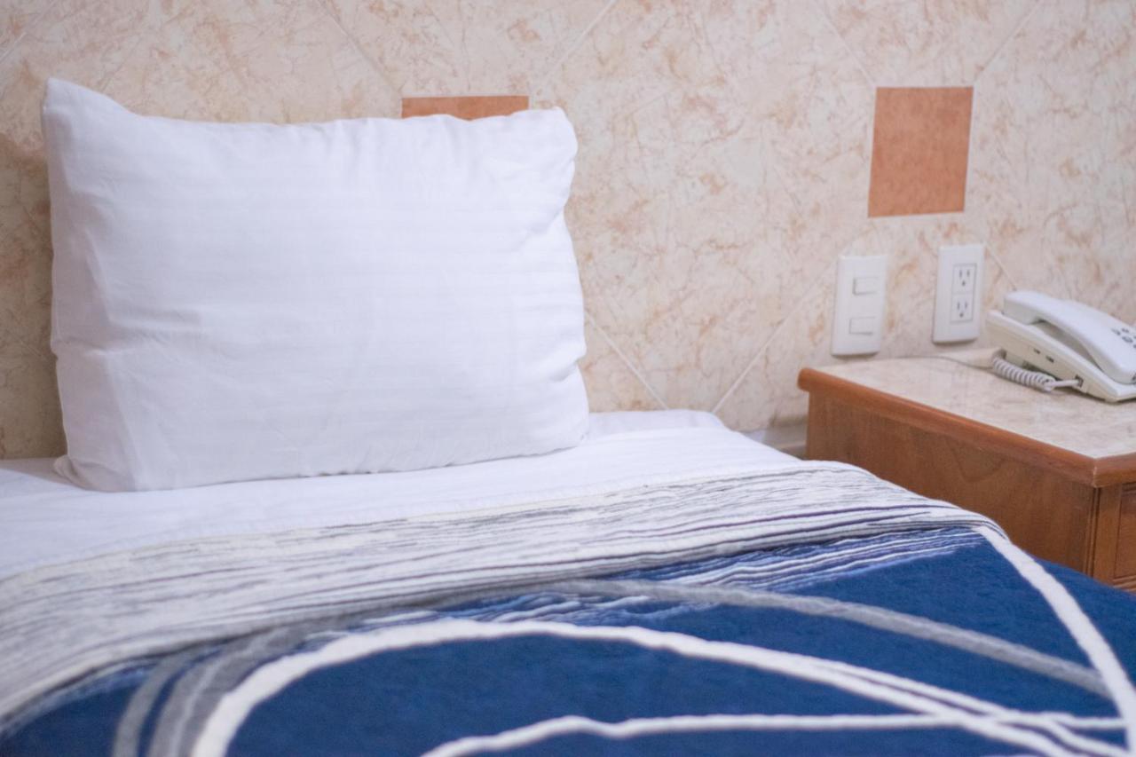 Hotel Niza Zona Piel 莱昂 外观 照片