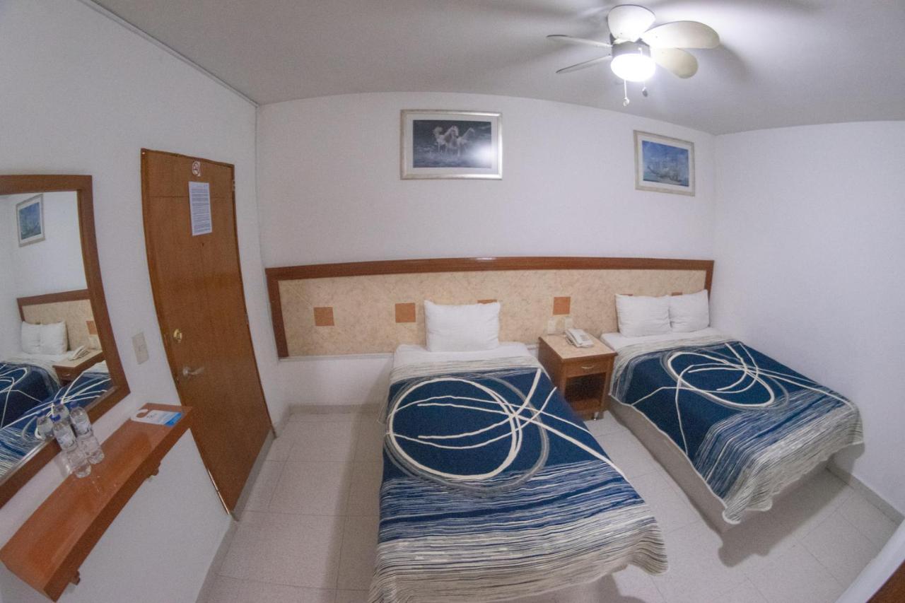 Hotel Niza Zona Piel 莱昂 外观 照片