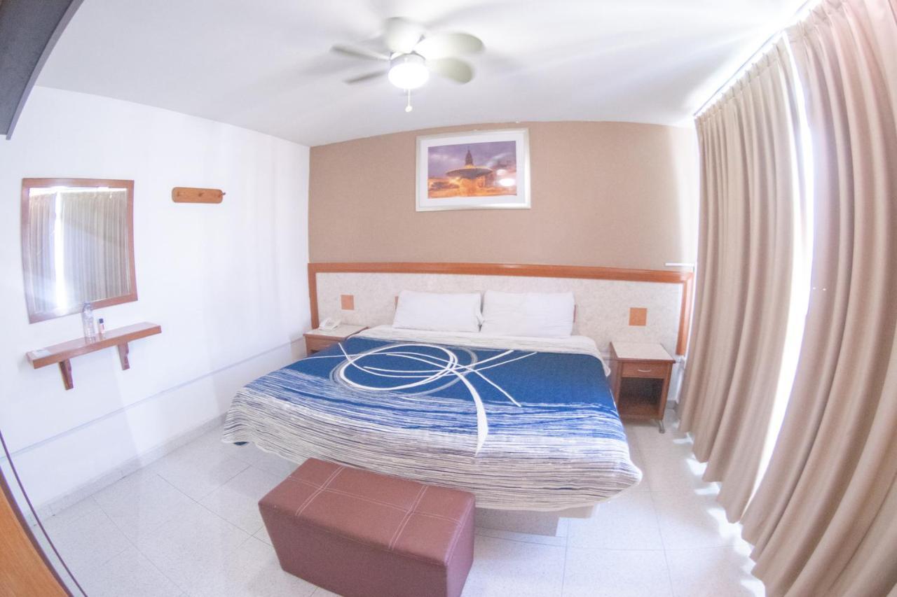 Hotel Niza Zona Piel 莱昂 外观 照片