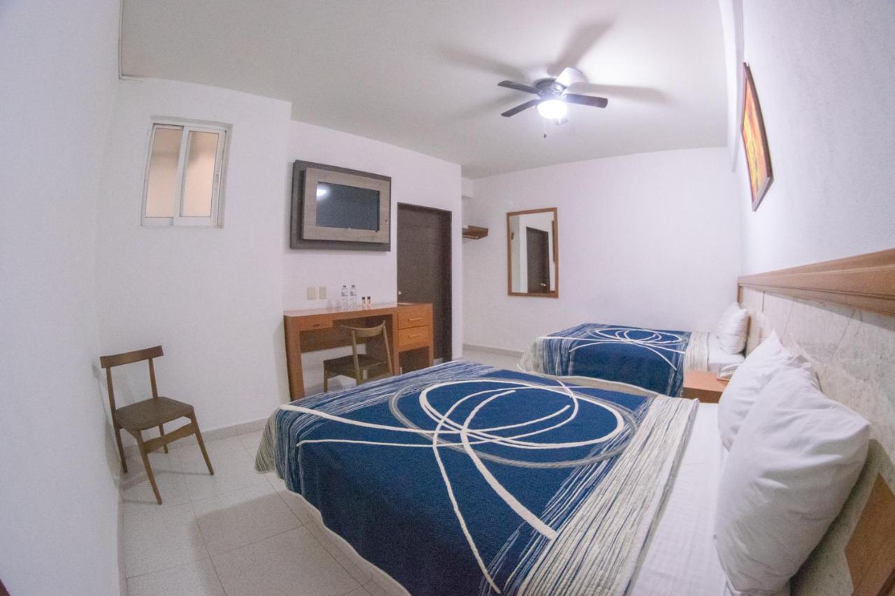 Hotel Niza Zona Piel 莱昂 外观 照片