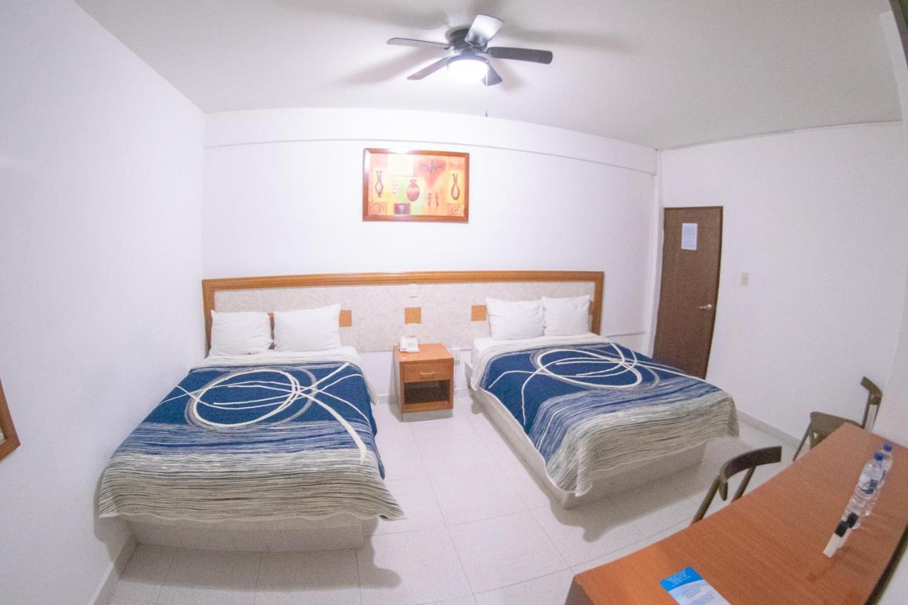Hotel Niza Zona Piel 莱昂 外观 照片