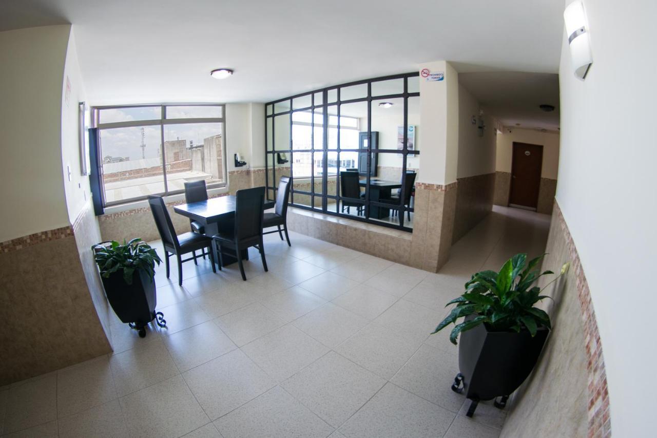 Hotel Niza Zona Piel 莱昂 外观 照片