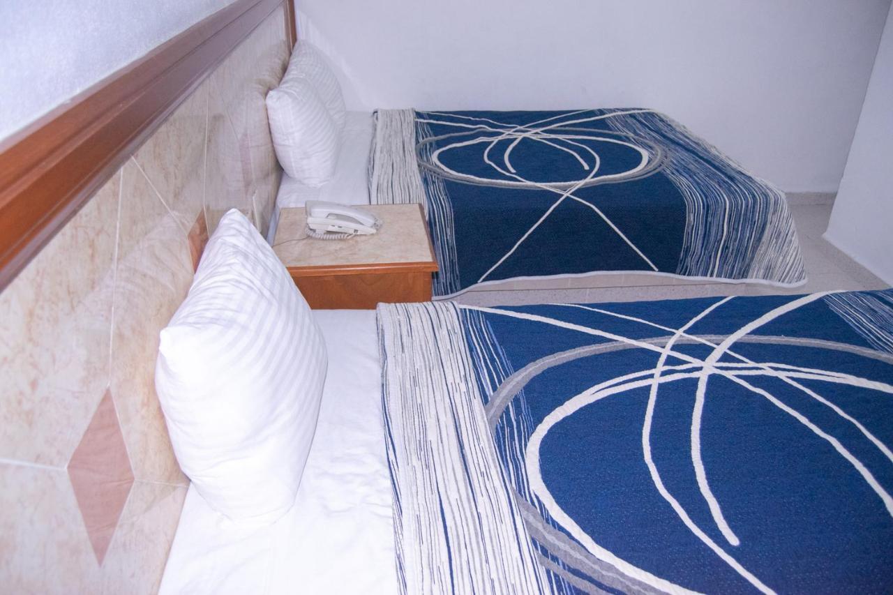 Hotel Niza Zona Piel 莱昂 外观 照片