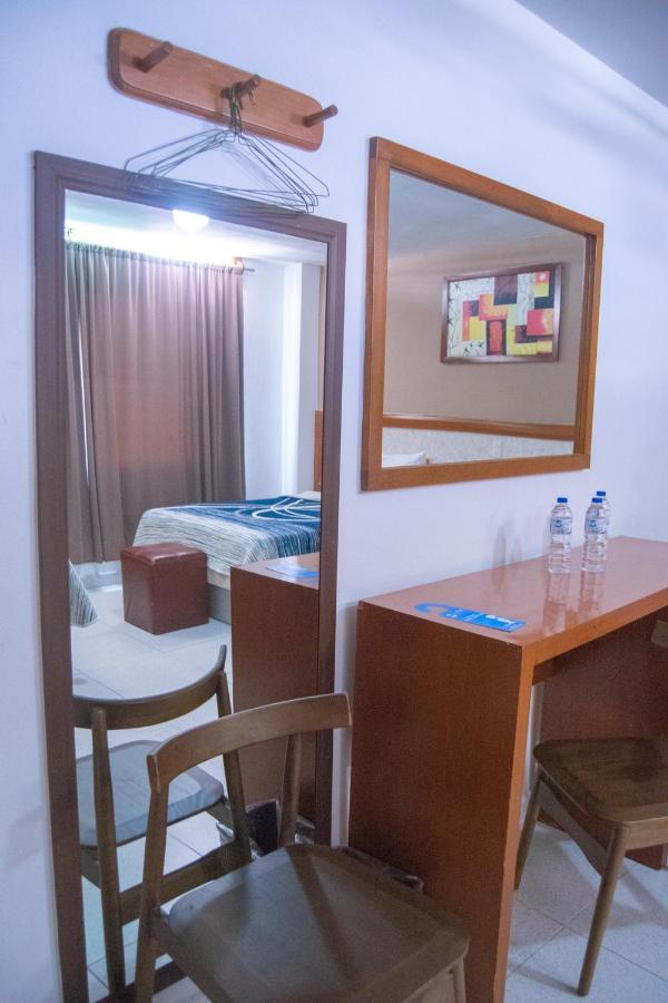 Hotel Niza Zona Piel 莱昂 外观 照片