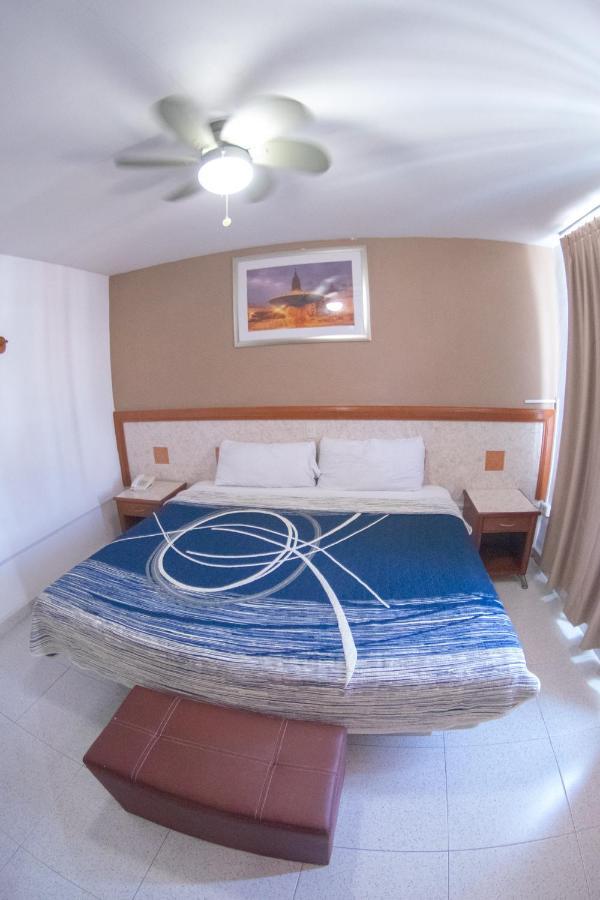 Hotel Niza Zona Piel 莱昂 外观 照片