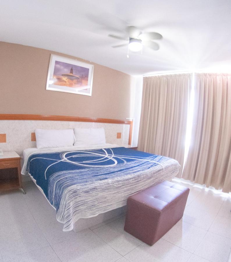 Hotel Niza Zona Piel 莱昂 外观 照片