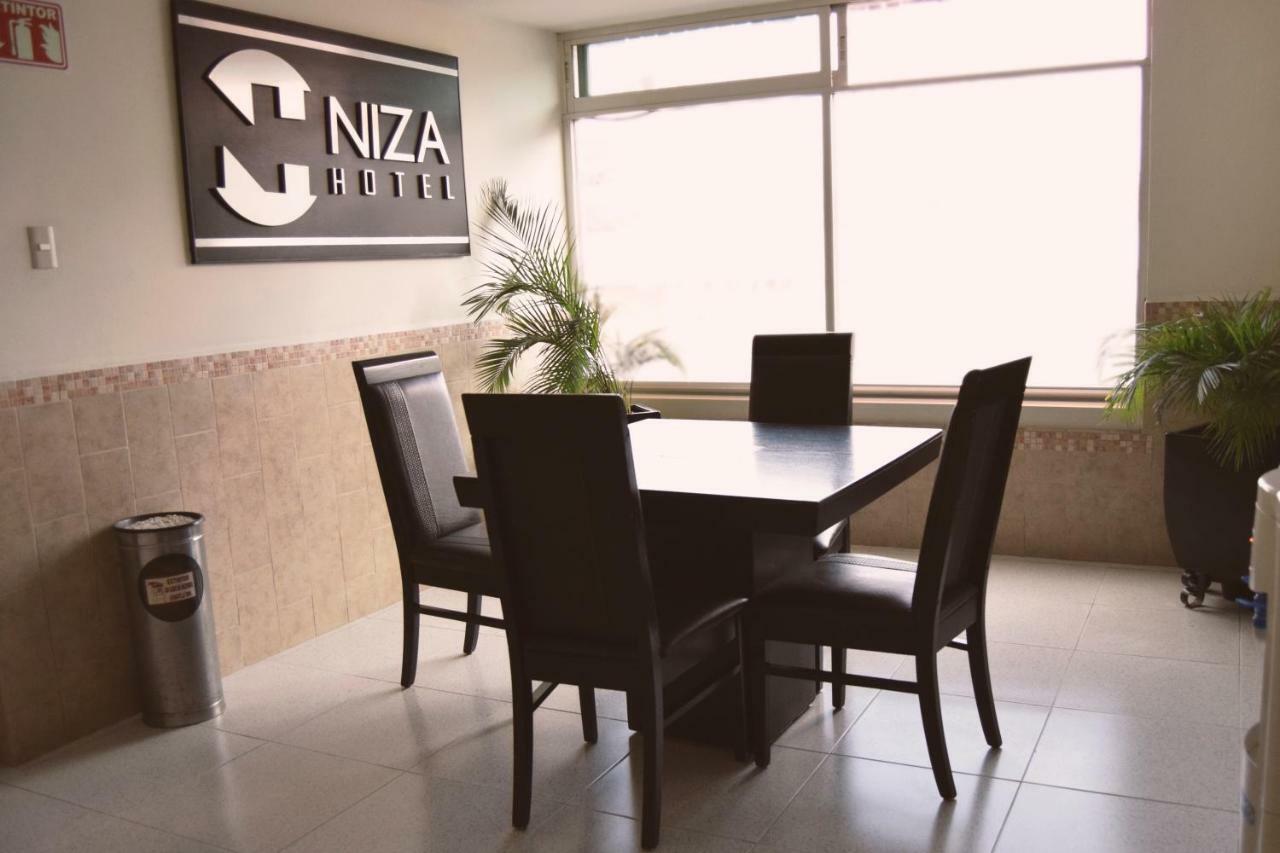 Hotel Niza Zona Piel 莱昂 外观 照片